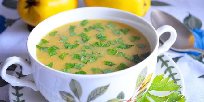 Рецепт горохового супа-крема с айвой и беконом