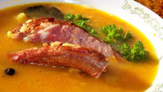 Рецепт Горохового супа на копченых ребрышках с беконом