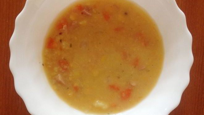 Рецепт Горохового супа с беконом и свиными ребрышками