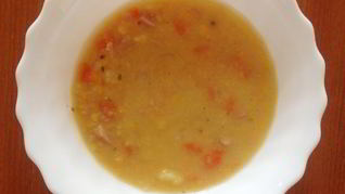 Рецепт Горохового супа с беконом и свиными ребрышками