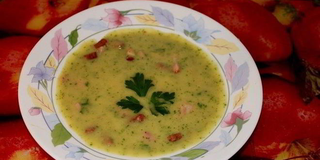 Рецепт горохового супа с беконом и ветчиной