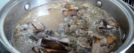 Шаг 3: горохового супа с копченостями и лесными грибами