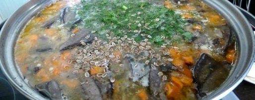 Шаг 5: горохового супа с копченостями и лесными грибами