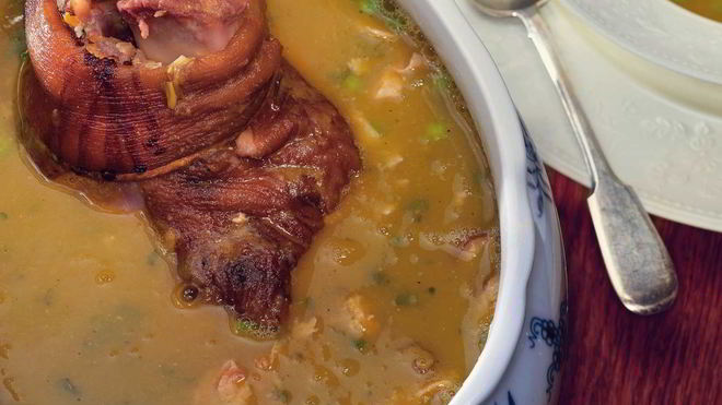 Рецепт Горохового супа с мятой и свиной рулькой