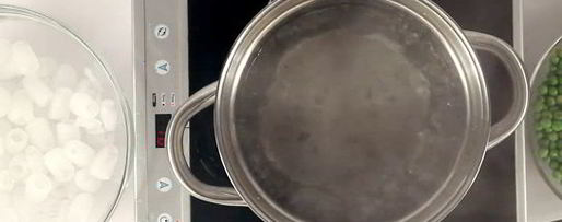 Шаг 2: горохового супа с мятой и свиной рулькой