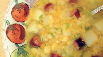 Рецепт Горохового супа с охотничьими колбасками и зеленью