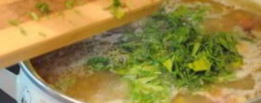 Шаг 3: горохового супа с охотничьими колбасками и зеленью