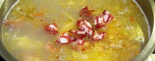 Шаг 4: горохового супа с рулетиками