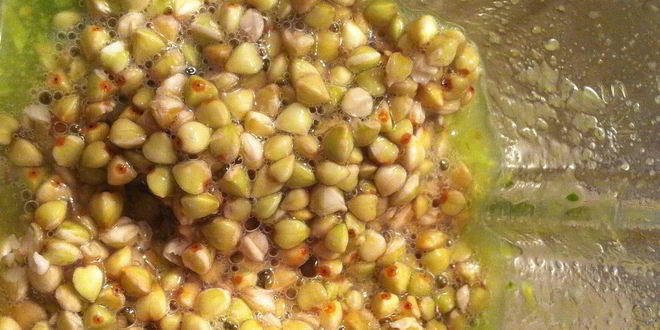 Рецепт холодного супа из гречки, томатов, авокадо и базилика