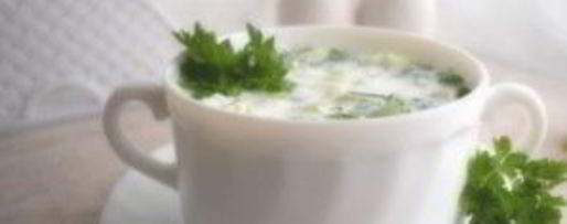 Шаг 2: холодного супа из кефира с огурцами и зеленью