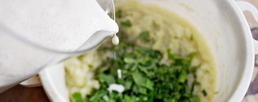 Шаг 4: холодного супа-пюре из кольраби с яблоками и кедровыми орешками