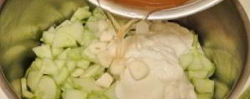 Шаг 2: холодного супа с огурцом