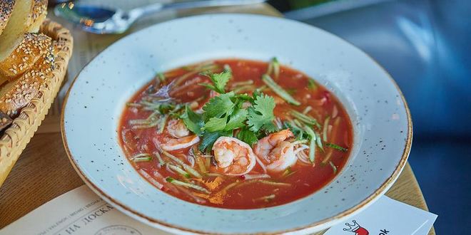 Рецепт холодного томатного супа кук-си с креветками