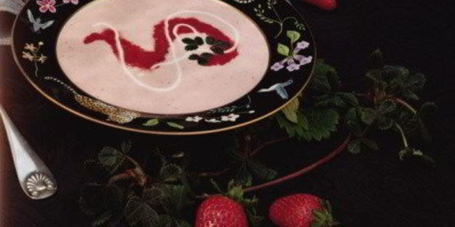 Рецепт холодного ягодного супа с черничным соусом