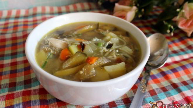 Рецепт Куриного супа с баклажанами и лапшой Зеленый чай