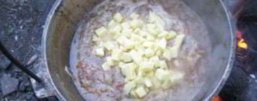 Шаг 3: лагмана из тушенки