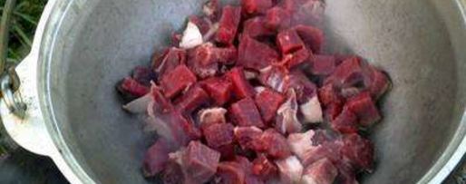 Шаг 1: лагмана в казане на костре