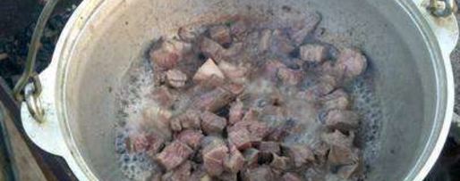 Шаг 2: лагмана в казане на костре