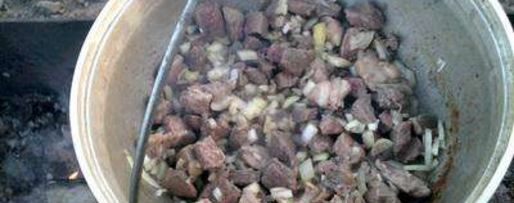 Шаг 3: лагмана в казане на костре