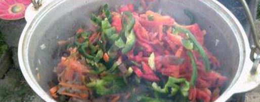 Шаг 5: лагмана в казане на костре