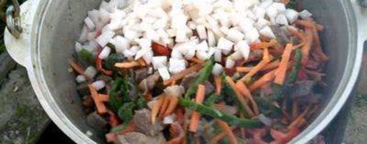 Шаг 6: лагмана в казане на костре