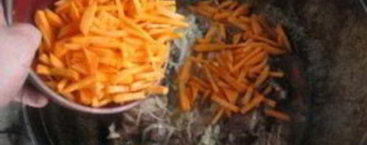 Шаг 3: лагмана в казане