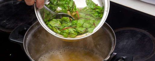 Шаг 2: кисломолочного супа со свекольной ботвой сарнапур