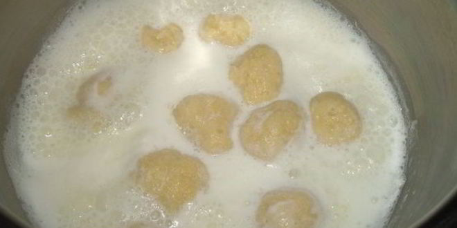 Рецепт молочного супа с картофельными клецками