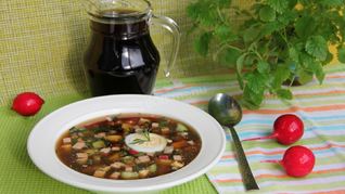 Рецепт Классической окрошки на квасе с колбасой