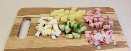 Шаг 2: классической окрошки на квасе с колбасой