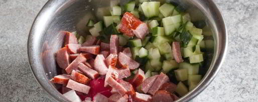 Шаг 8: окрошки на квасе с полукопченой колбасой