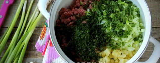 Шаг 3: окрошки на воде с сервелатом