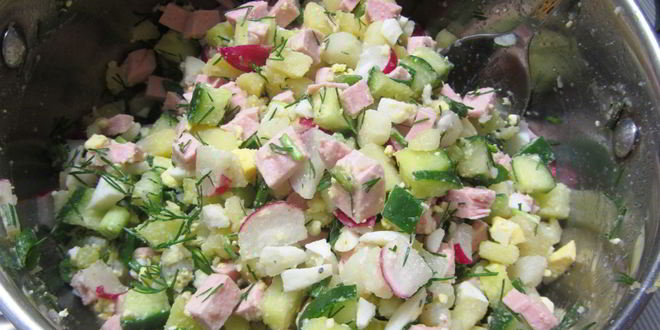 Рецепт окрошки с картофелем и колбасой