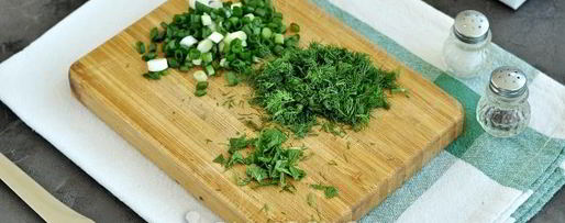 Шаг 2: окрошки с колбасой на айране