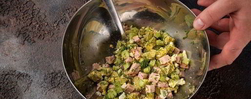 Шаг 2: окрошки с колбасой