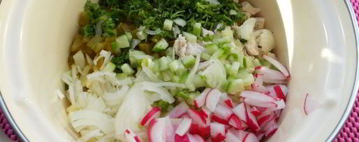 Шаг 2: окрошки с курицей и маринованными огурцами