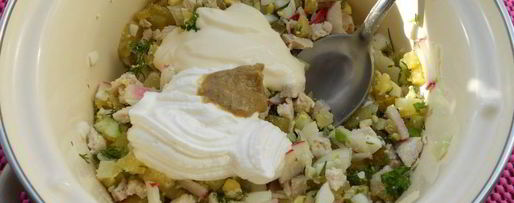 Шаг 3: окрошки с курицей и маринованными огурцами