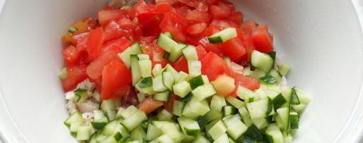 Шаг 1: окрошки с курицей и помидорами