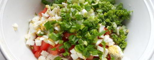 Шаг 2: окрошки с курицей и помидорами