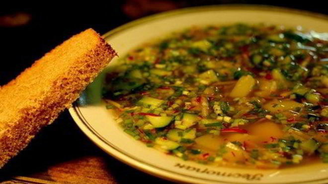 Рецепт Окрошки с ревенем, морковью и редисом