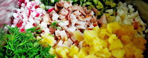 Шаг 4: окрошки сборной мясной в ледяной чаше