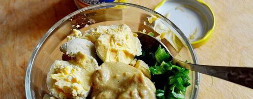 Шаг 5: окрошки сборной мясной в ледяной чаше