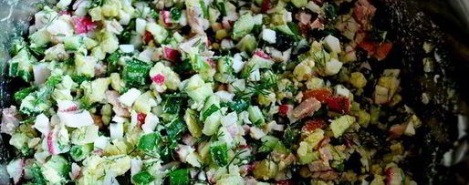 Шаг 6: окрошки сборной мясной в ледяной чаше