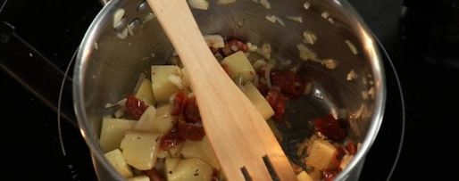 Шаг 1: минестроне с грибами и колбасками чорисо