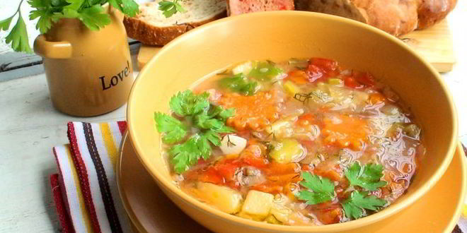 Рецепт овощного, летнего супчика с томатно-чесночными гренками