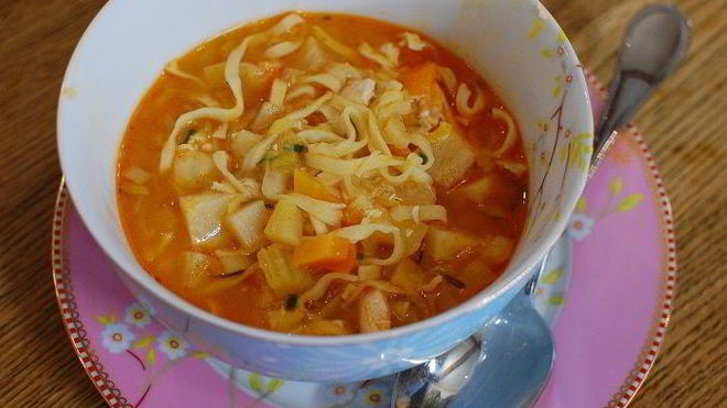 Рецепт Овощного супа с курицей и яичной лапшой