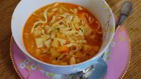 Рецепт Овощного супа с курицей и яичной лапшой