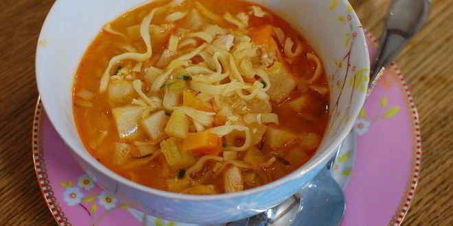 Рецепт овощного супа с курицей и яичной лапшой
