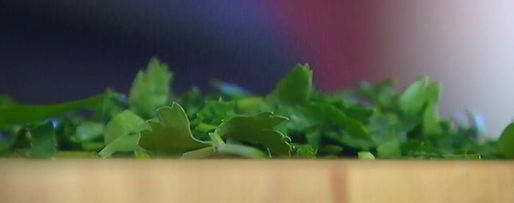 Шаг 11: овощного супа с курицей и яичной лапшой