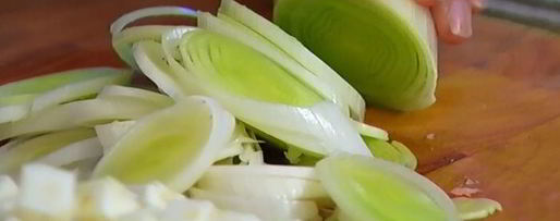 Шаг 3: овощного супа с курицей и яичной лапшой